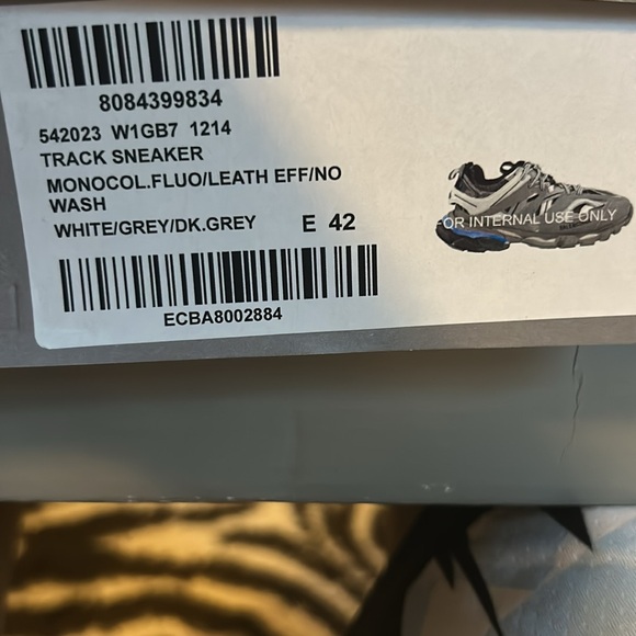 Like new LED Balenciaga Track Runners great for style. Comes with box - Picture 6 of 8